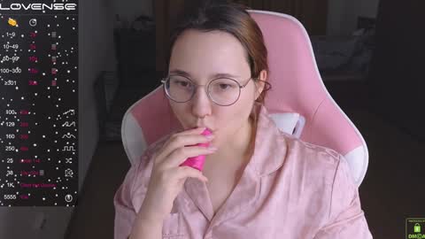 Snapshot of airyhill chatting on December 9, 3:22 pm airyhill online show from December 9, 3:22 pm