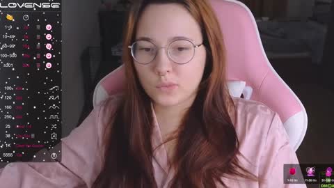 Snapshot of airyhill chatting on December 11, 3:26 pm airyhill online show from December 11, 3:26 pm