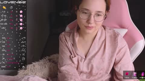 Snapshot of airyhill chatting on December 11, 6:31 pm airyhill online show from December 11, 6:31 pm