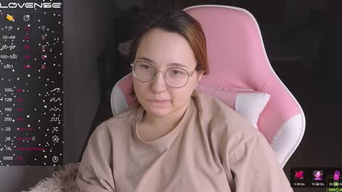 Snapshot of airyhill chatting on December 12, 3:27 pm airyhill online show from December 12, 3:27 pm