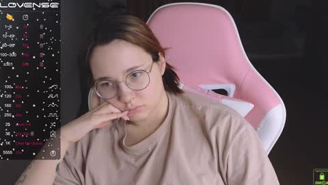 Snapshot of airyhill chatting on December 13, 4:05 pm airyhill online show from December 13, 4:05 pm