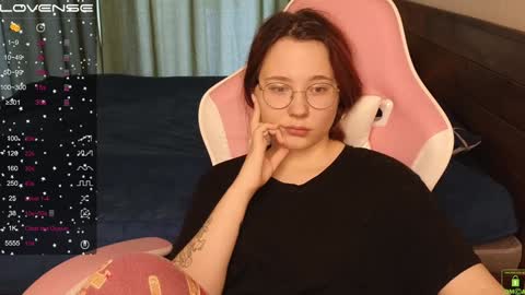 Snapshot of airyhill chatting on December 18, 10:51 am airyhill online show from December 18, 10:51 am