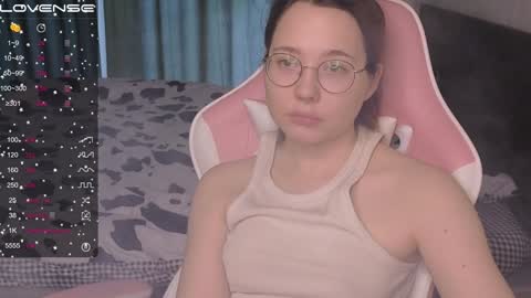 Snapshot of airyhill chatting on December 19, 10:13 am airyhill online show from December 19, 10:13 am