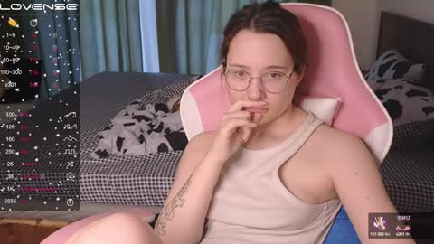 Snapshot of airyhill chatting on December 20, 12:16 pm airyhill online show from December 20, 12:16 pm