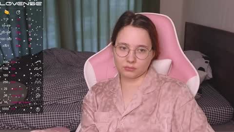 Snapshot of airyhill chatting on December 23, 10:21 am airyhill online show from December 23, 10:21 am