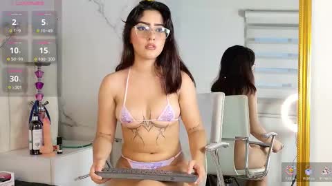 aisha_calloway online show from November 18, 10:25 pm