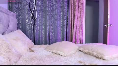 Ash             INDEPENDET MODEL  online show from January 11, 7:39 am