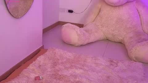 Ash             INDEPENDET MODEL  online show from February 1, 3:05 am