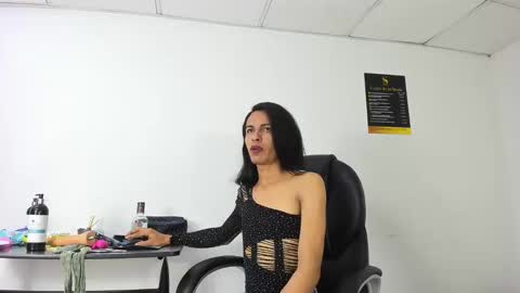 Snapshot of aisha_hotts777 chatting on November 18, 4:17 am Aisha online show from November 18, 4:17 am