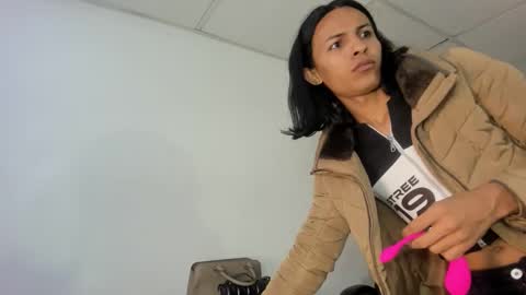 Snapshot of aisha_hotts777 chatting on December 14, 3:34 am Aisha online show from December 14, 3:34 am