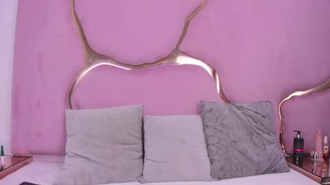 Aisha online show from March 10, 2:55 pm