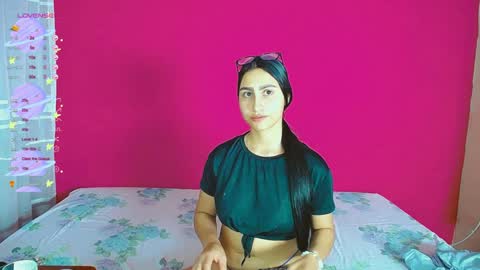 Snapshot of aisha_stacey0410 chatting on December 6, 4:25 am aisha_stacey0410 online show from December 6, 4:25 am