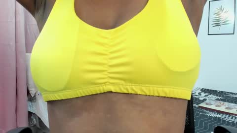 Snapshot of aisha_w10 chatting on February 25, 12:34 pm Aisha online show from February 25, 12:34 pm