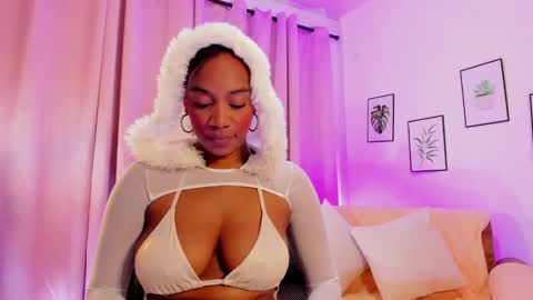Snapshot of aisha_w10 chatting on October 4, 4:05 pm Aisha online show from October 4, 4:05 pm
