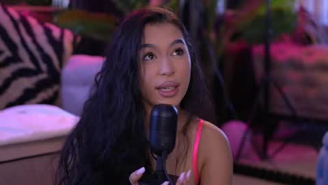 Snapshot of aishaadevoe chatting on May 7, 8:31 am Maddy online show from May 7, 8:31 am