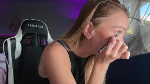 AJ online show from March 4, 8:59 pm