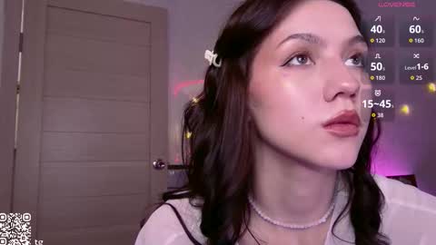 Snapshot of ak444sh11 chatting on December 5, 3:26 am Kendall online show from December 5, 3:26 am