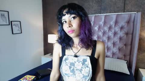 A K A N E  U W U online show from February 18, 12:49 pm