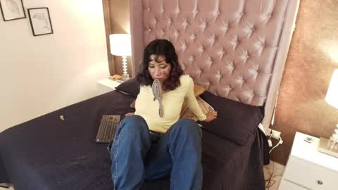 A K A N E  U W U online show from February 25, 7:47 pm