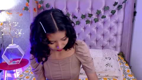 A K A N E  U W U online show from November 6, 3:35 pm