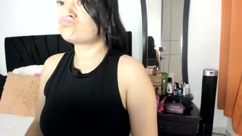 Snapshot of akanekihm chatting on May 16, 10:01 am MIRANDA online show from May 16, 10:01 am