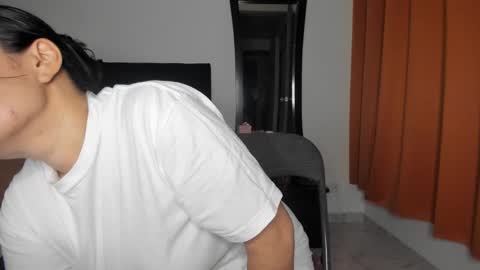 Snapshot of akanekihm chatting on May 25, 9:04 am MIRANDA online show from May 25, 9:04 am