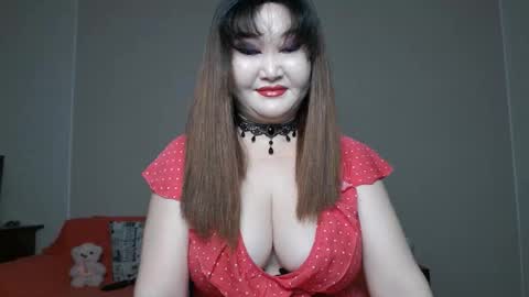 Snapshot of akanire chatting on December 5, 3:37 am Shelly online show from December 5, 3:37 am