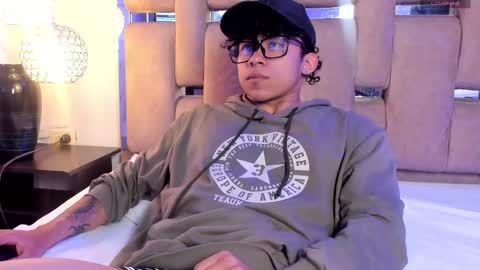 akazaboy online show from February 23, 4:32 am