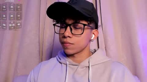 akazaboy online show from March 18, 4:59 am