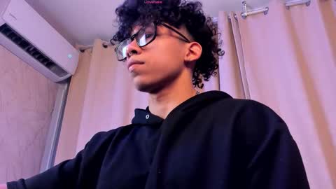 akazaboy online show from March 19, 6:17 am