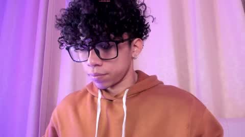 akazaboy online show from April 3, 4:54 am