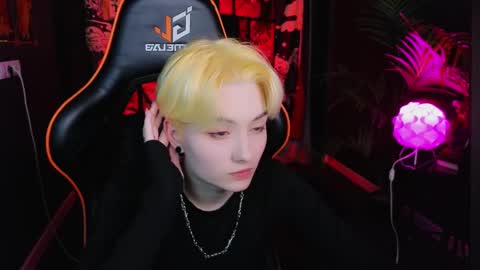 Akemi online show from March 7, 5:49 pm