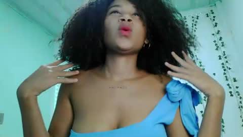 akemy_saunderz online show from July 18, 3:11 am