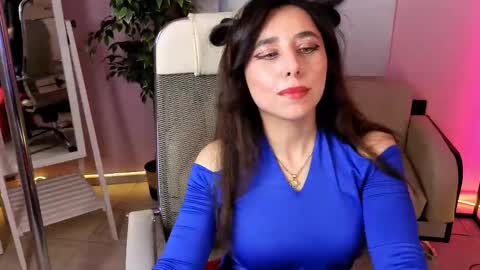 Snapshot of akirarh chatting on October 13, 4:07 pm help me reach 25 thumbs up online show from October 13, 4:07 pm