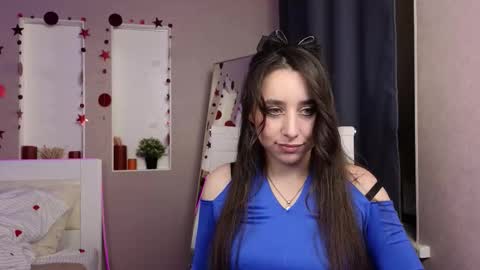 Snapshot of akirarh chatting on October 16, 4:30 pm help me reach 25 thumbs up online show from October 16, 4:30 pm