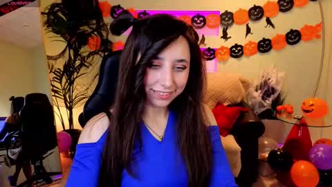 Snapshot of akirarh chatting on October 30, 11:44 am help me reach 25 thumbs up online show from October 30, 11:44 am