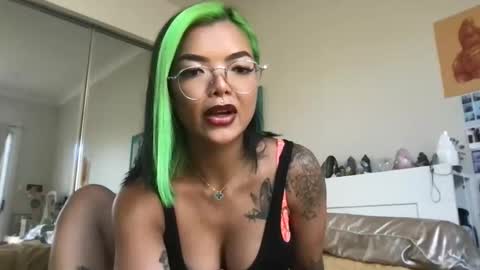 Snapshot of akirazayy chatting on December 3, 5:15 am Akira Zay online show from December 3, 5:15 am