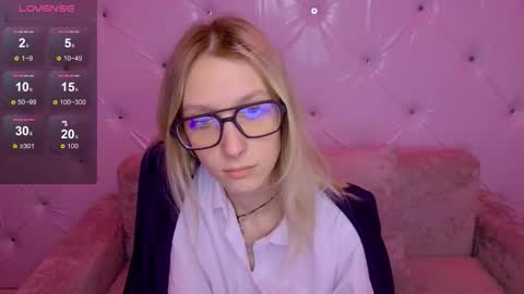 akiro_kim online show from March 10, 3:33 am