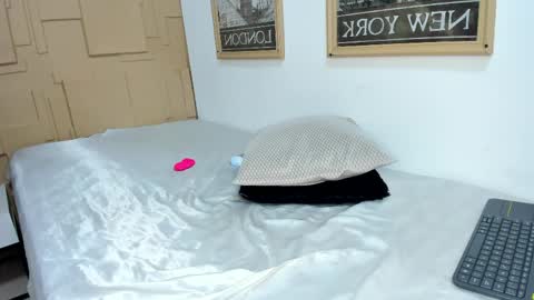 Snapshot of akyra_ebony chatting on April 13, 8:03 pm Zoe Hudson online show from April 13, 8:03 pm