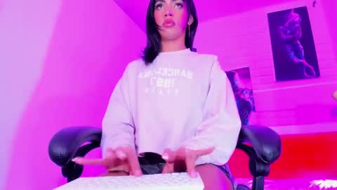 Snapshot of alahia__rodriguez chatting on January 5, 7:17 pm Alahia Rodriguez online show from January 5, 7:17 pm