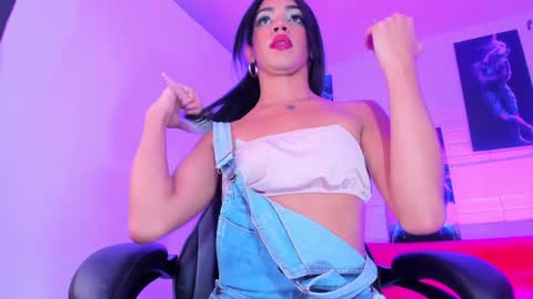 Snapshot of alahia__rodriguez chatting on January 13, 6:05 pm Alahia Rodriguez online show from January 13, 6:05 pm