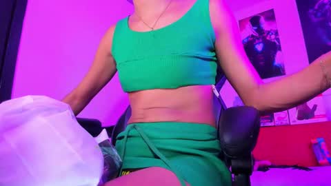 Snapshot of alahia__rodriguez chatting on March 8, 8:14 pm Alahia Rodriguez online show from March 8, 8:14 pm