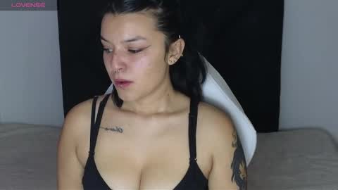 Snapshot of alahia_demon chatting on January 11, 1:59 am alahia online show from January 11, 1:59 am