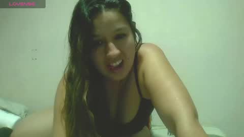 Snapshot of alahia_fox chatting on December 10, 5:07 am alahia online show from December 10, 5:07 am