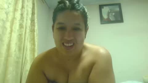 Snapshot of alahia_fox chatting on January 1, 4:18 am alahia online show from January 1, 4:18 am