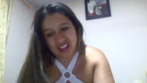 Snapshot of alahia_fox chatting on February 15, 11:50 am alahia online show from February 15, 11:50 am