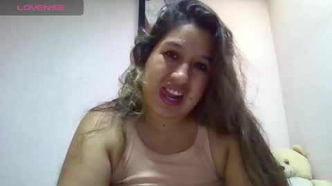 Snapshot of alahia_fox chatting on March 1, 2:55 pm alahia online show from March 1, 2:55 pm