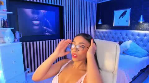 Alaia Alegria online show from November 15, 9:43 pm