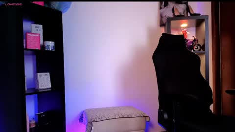 Snapshot of alaia_asuka chatting on May 18, 10:15 pm Alaia online show from May 18, 10:15 pm