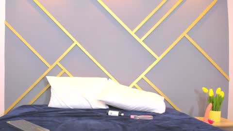 Snapshot of alaia_colins chatting on January 24, 7:19 am alaia_colins online show from January 24, 7:19 am